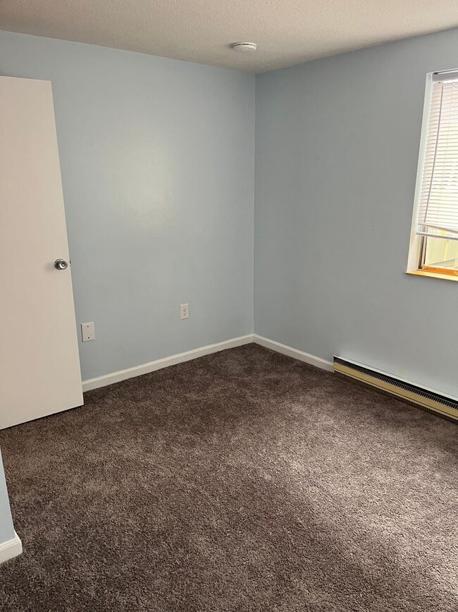 Building Photo - Bright & Sunny 2 Ba / 1 Ba Condominium