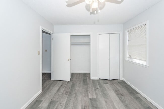 Building Photo - 2 Bedroom, 1.5 Bathroom Townhome - Summerville