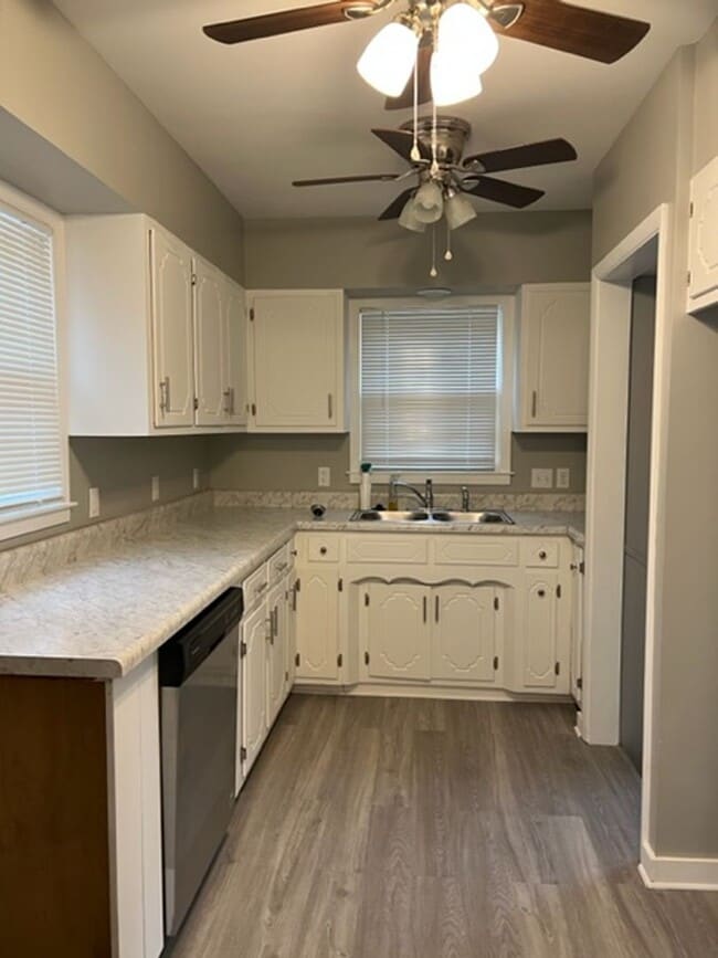 Building Photo - 610 Grover St