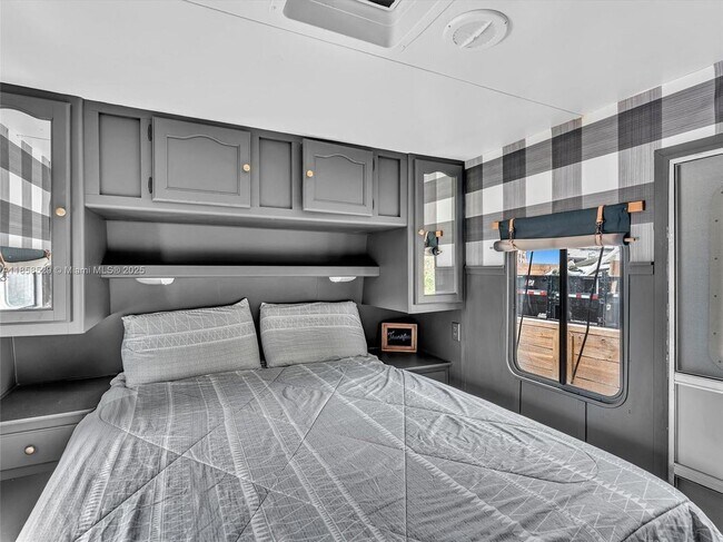 Building Photo - 107 Central Ave