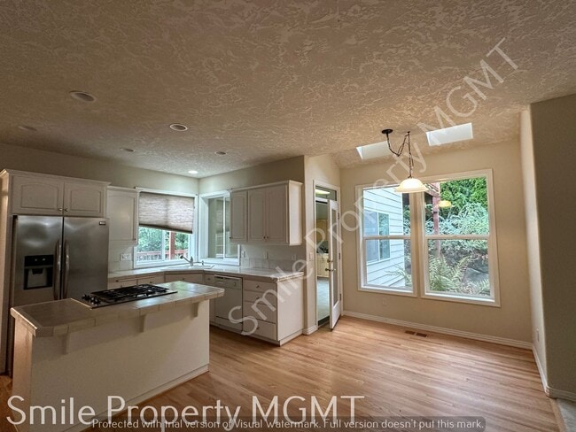 Building Photo - single house