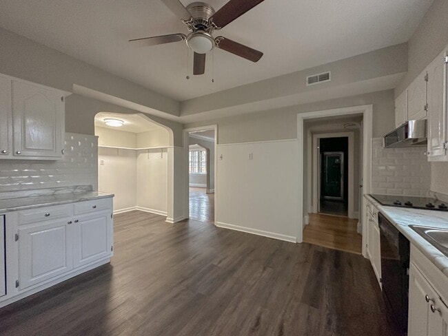 Building Photo - 7224 Pershing Ave