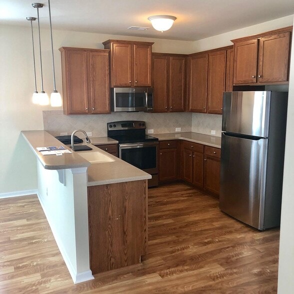 Building Photo - 1525 Oldenburg Dr
