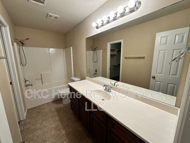 Building Photo - 12101 NW 133rd Terrace