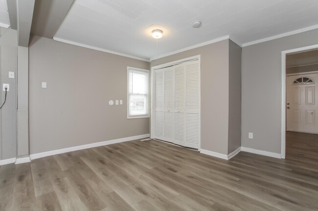 Building Photo - 1028 Midland Ave