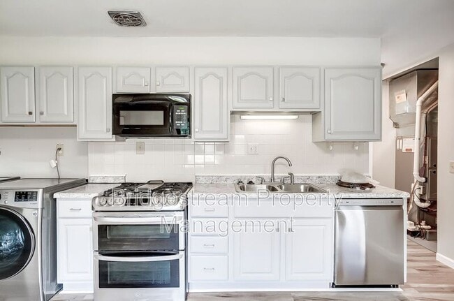 Building Photo - 4354 Meadowcroft Rd