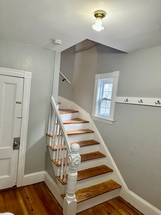 Building Photo - 135-137 Nonantum St. Unit 1