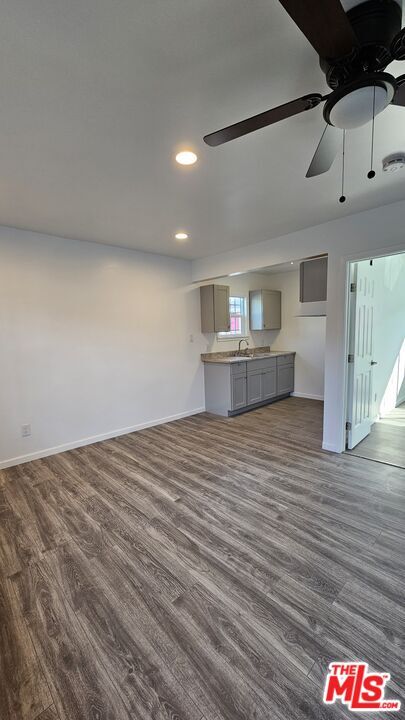 Building Photo - 136 W 99th St