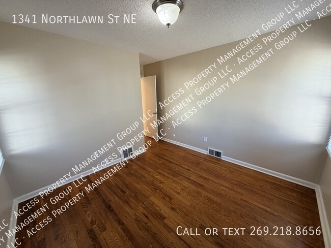 Building Photo - 1341 Northlawn St NE