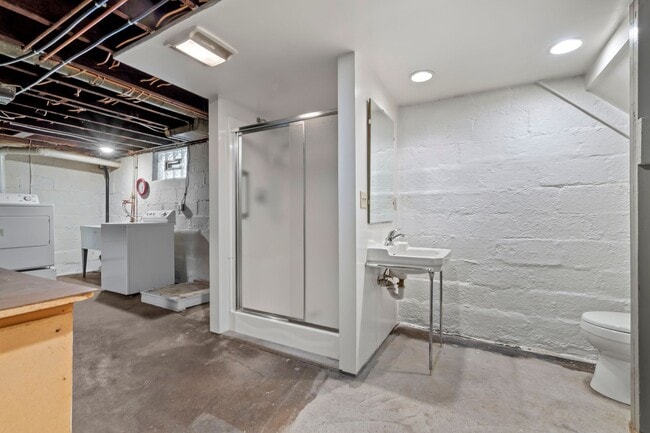Building Photo - AVAILABLE NOW! Don't miss this amazing 3-bedroom with a RIVERFRONT view in Brackenridge!