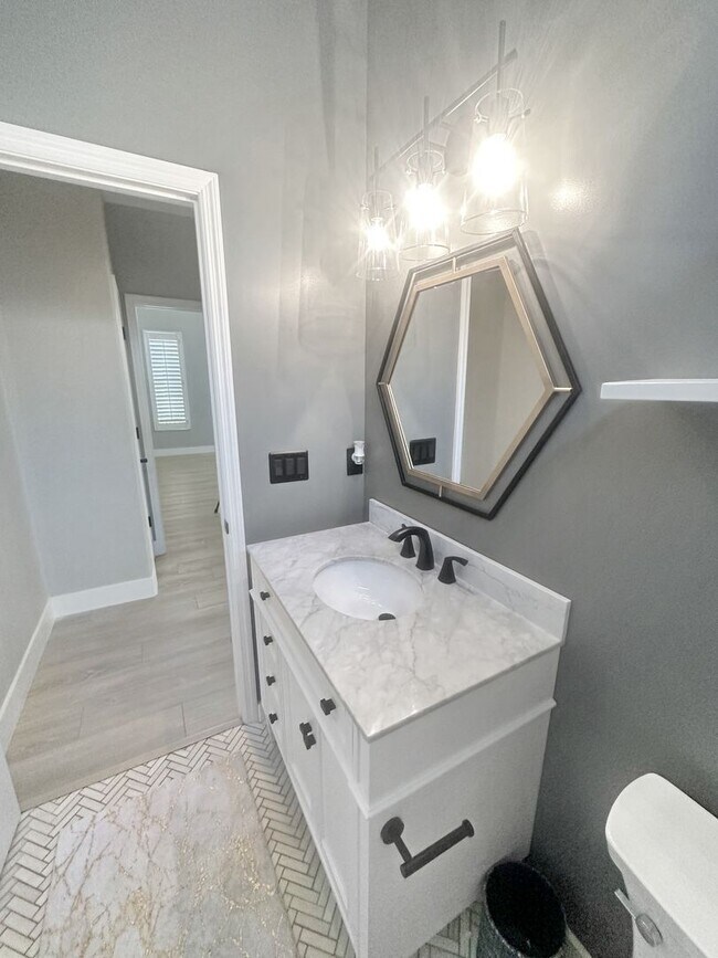 Building Photo - Pet-friendly, Newly Remodeled 2bd/2bth in Palmer Ranch