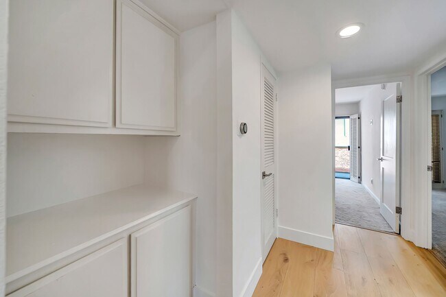 Building Photo - 4424 Coldwater Canyon Ave