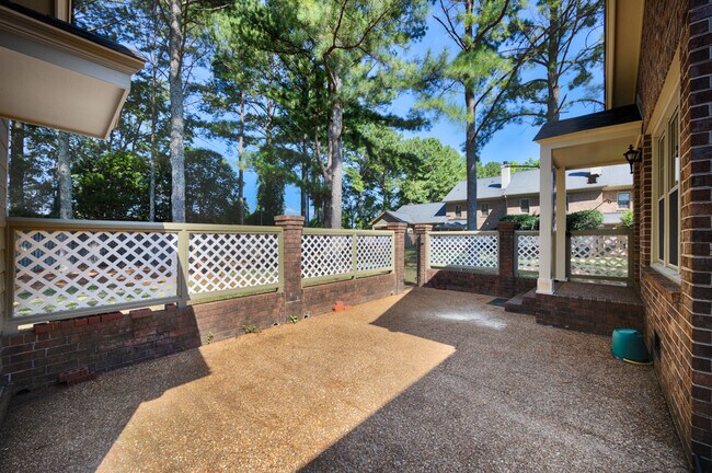 Building Photo - 324 Inverness Dr SW
