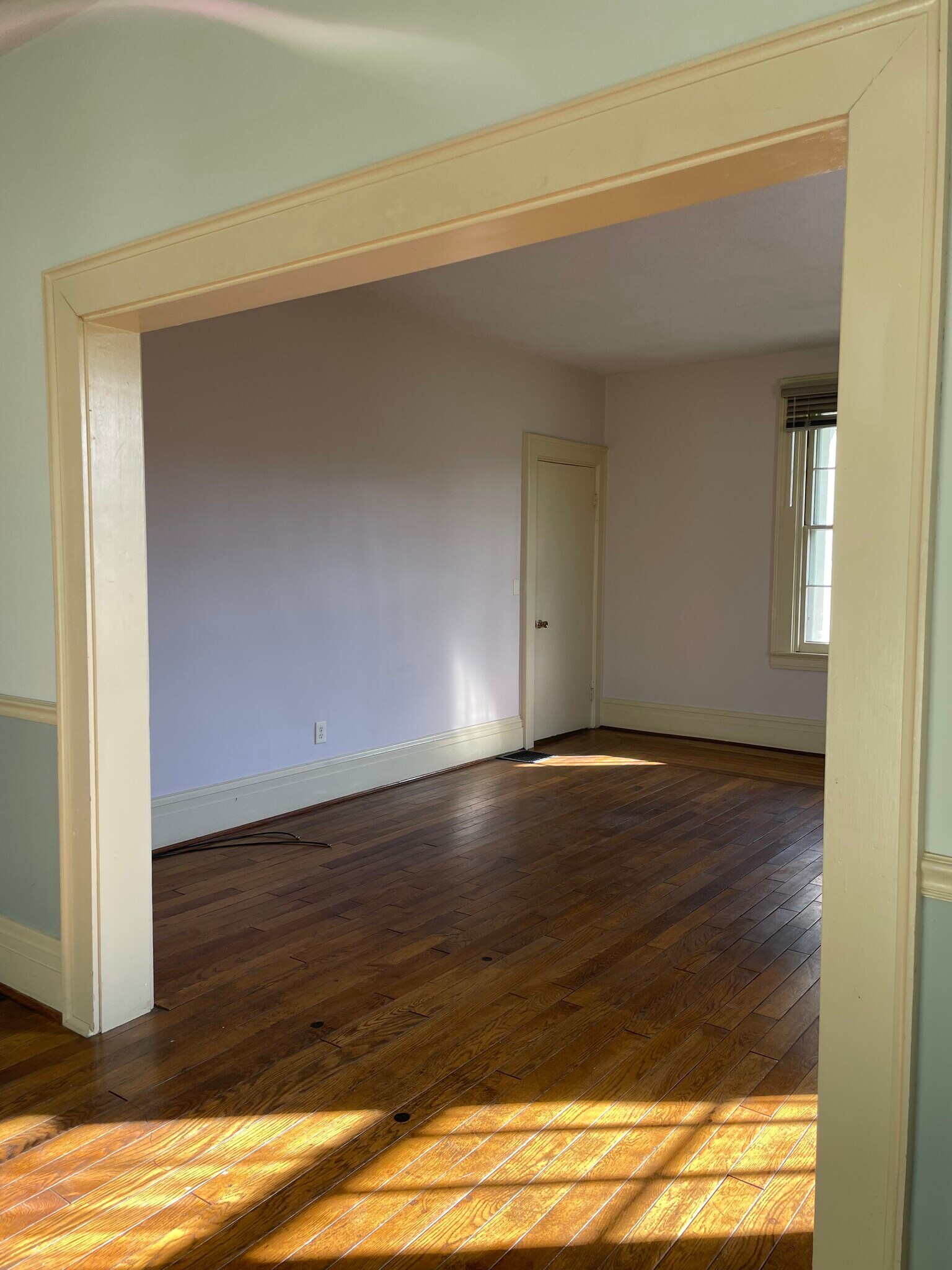 Building Photo - 20 E Sharon Rd