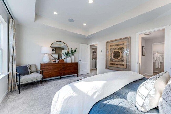 Building Photo - 5716 Schelton Pl