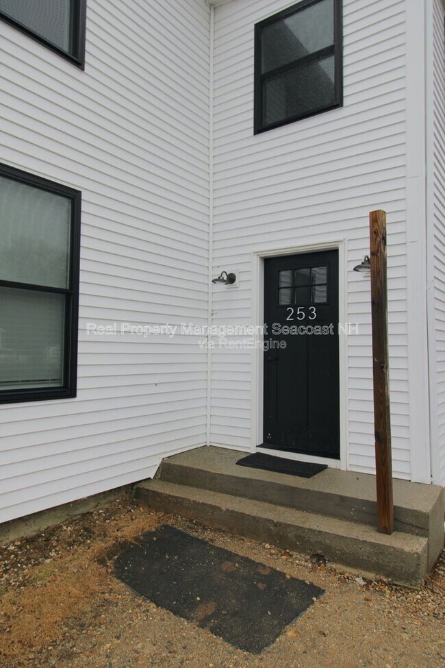 Building Photo - 253 1st NH Turnpike