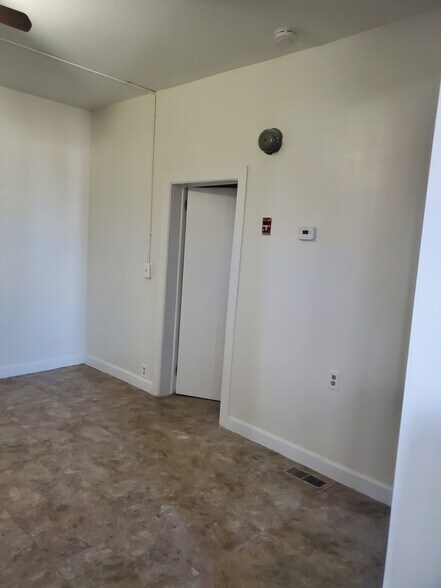 Building Photo - 5513 Edna Ave