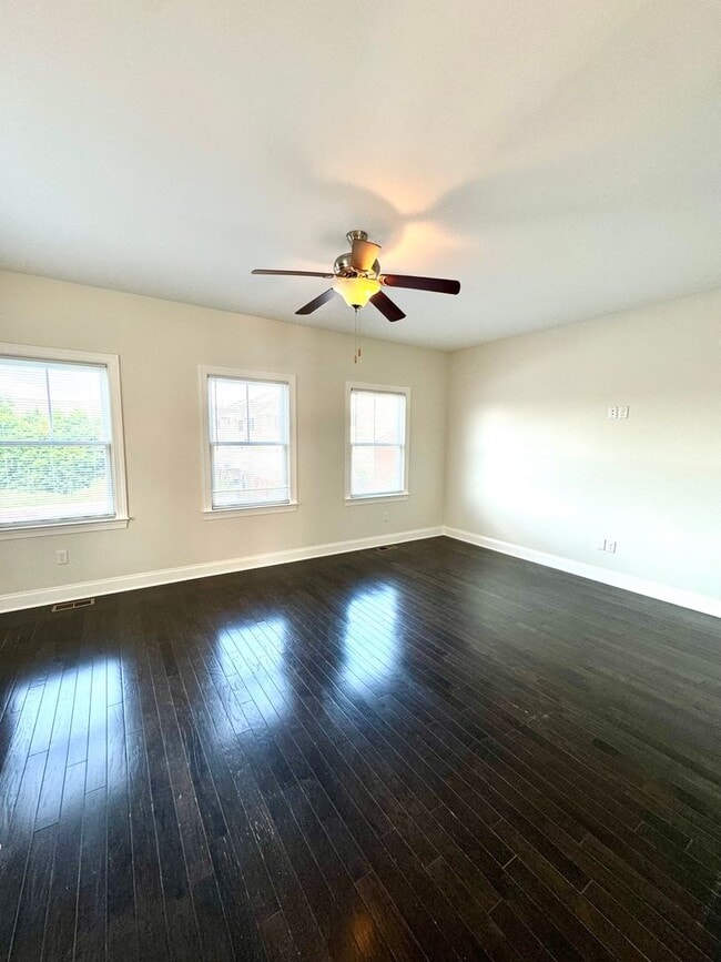 Building Photo - End Unit Townhouse for rent in Bluestone H...