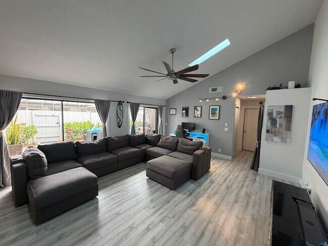 Building Photo - 8847 Thumbwood Cir