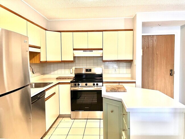 Building Photo - 8 Nahant Pl