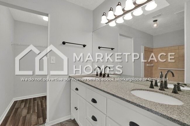 Building Photo - 8513 English Oak Loop