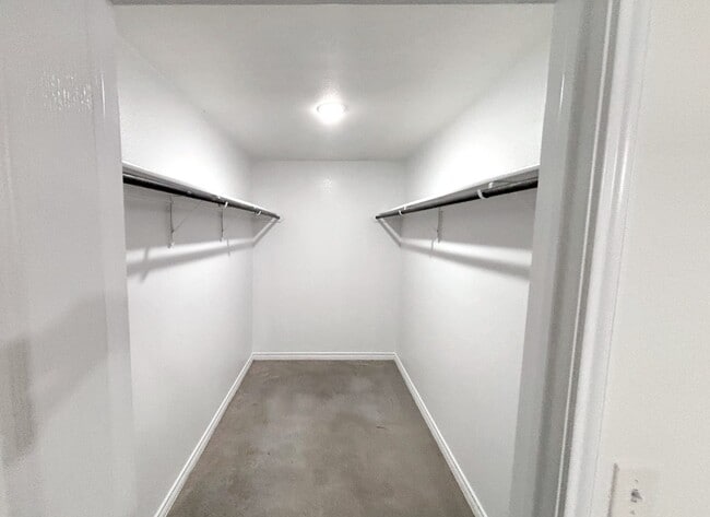 Building Photo - Modern 3-Bedroom Single-Story Home with St...