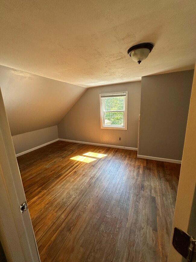 Building Photo - 20 Eastview Dr