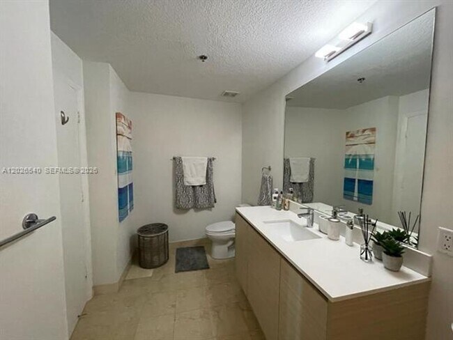Building Photo - 6515 Collins Ave