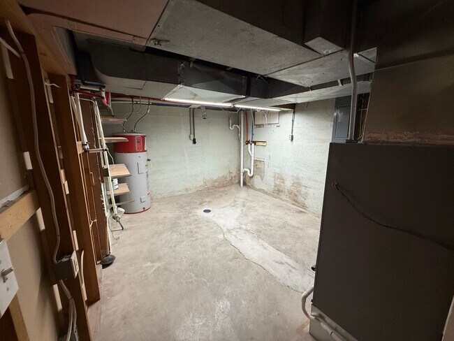 Building Photo - Three Bedroom, One and half bathroom, Atta...