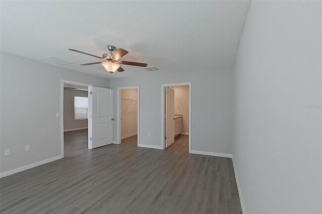 Building Photo - 8665 SW 44th Ct