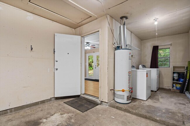 Building Photo - 5516 Brightwood Ln