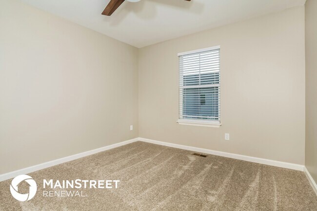 Building Photo - 2052 N Sarah Dr