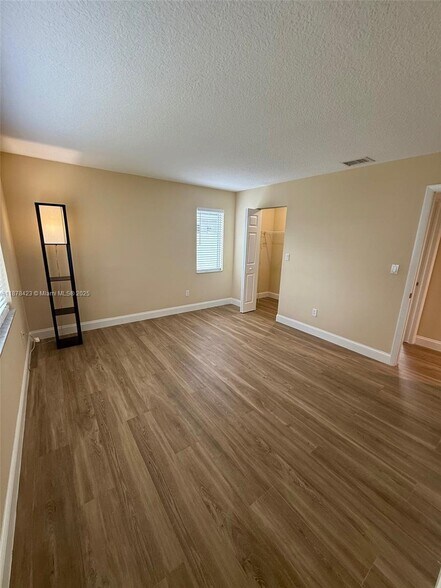 Building Photo - 11561 SW 51st Ct