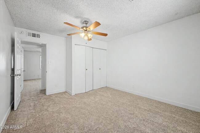 Building Photo - 1623 E Del Rio Dr