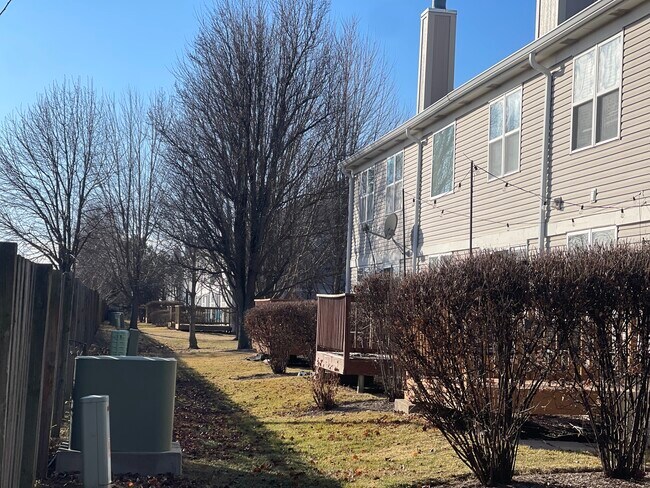 Building Photo - 3252 Cool Springs Ct