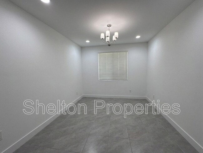 Building Photo - 10213 W Fairmount Ave