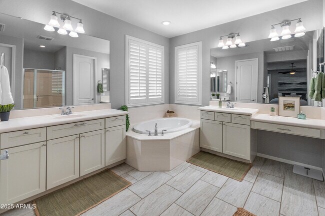 Building Photo - 3603 E Salter Dr