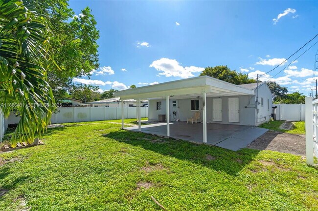 Building Photo - North 26th Avenue, Hollywood, FL 33020 - 3 BR 1 BA single-family home