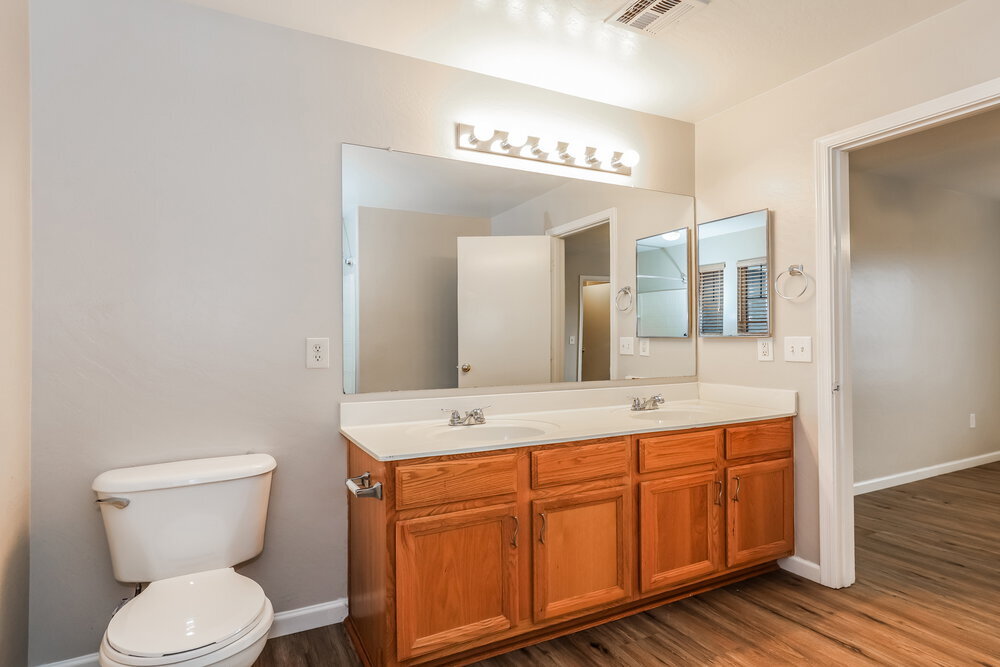 Building Photo - 7014 S 40th Ln