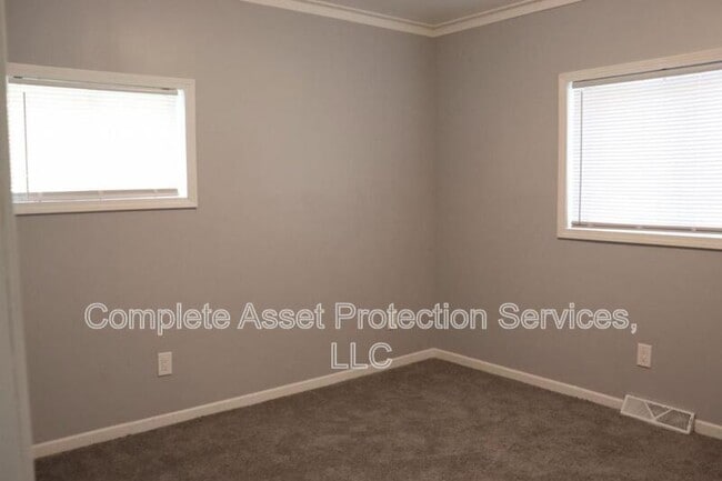 Building Photo - 3424 Iowa St