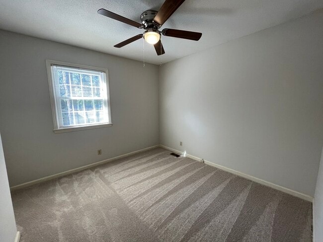 Building Photo - Chapel Hill 4 Br Home For Rent