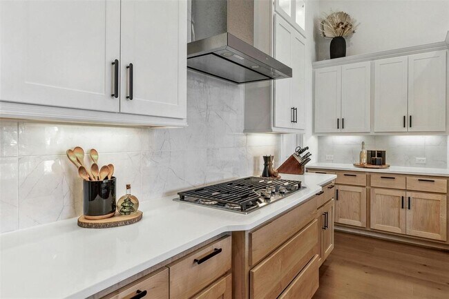 Building Photo - 104 Rainbow Vly Trl