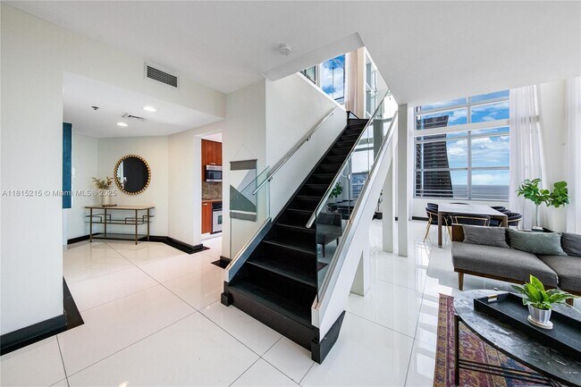 Building Photo - 1395 Brickell Ave