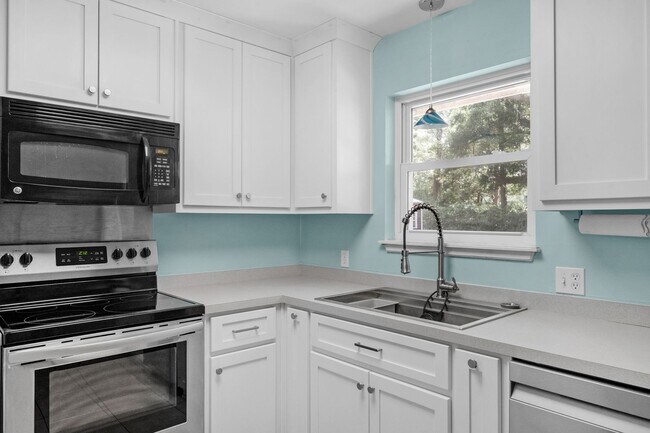 Building Photo - Pace 3BR Home with Bonus Room, Patio Gazeb...