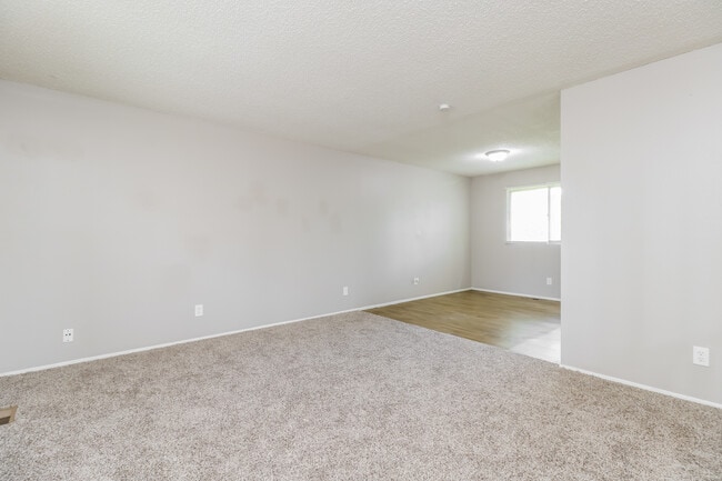 Building Photo - 2032 Farflung Dr