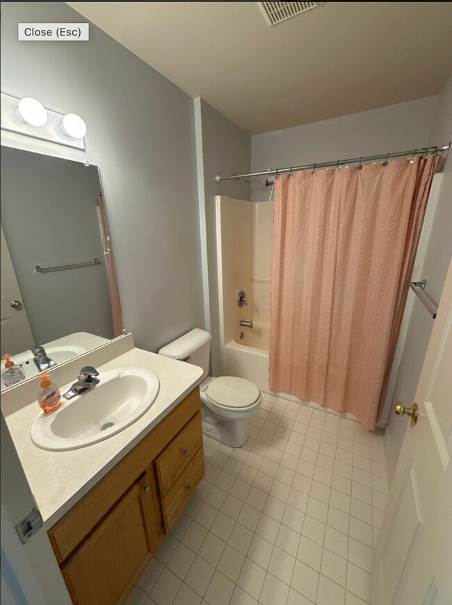 Building Photo - 3 Bed 2 Bath