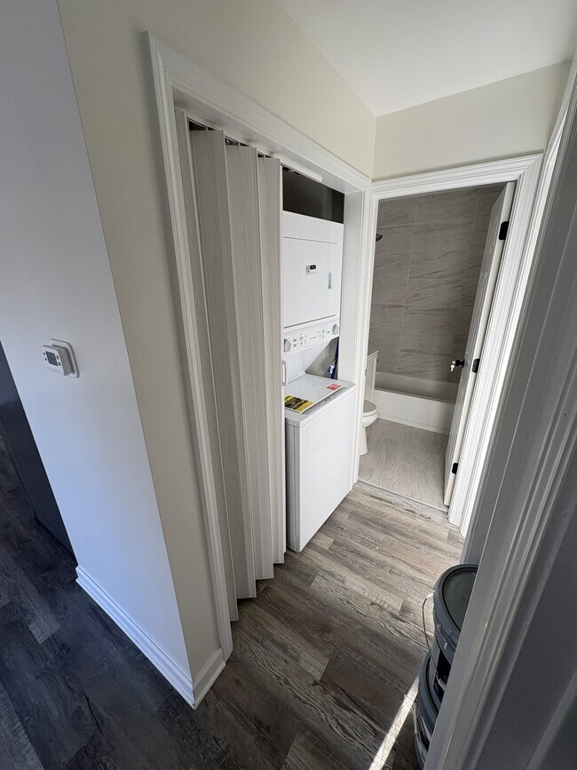 Building Photo - 1849 Central Dr