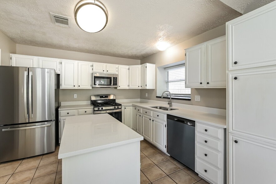 Building Photo - 2927 Waterloo Rd