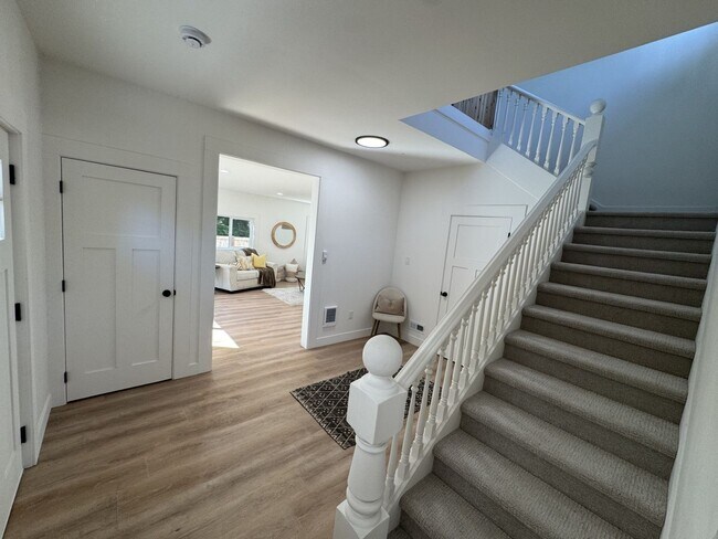 Building Photo - 7816 Trails End Dr SE