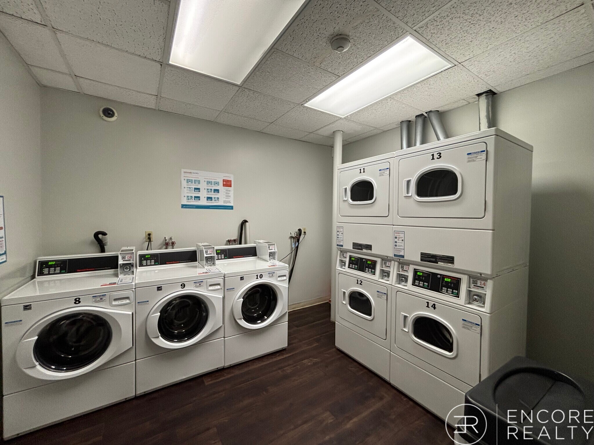 Building Photo - 843 Beacon St